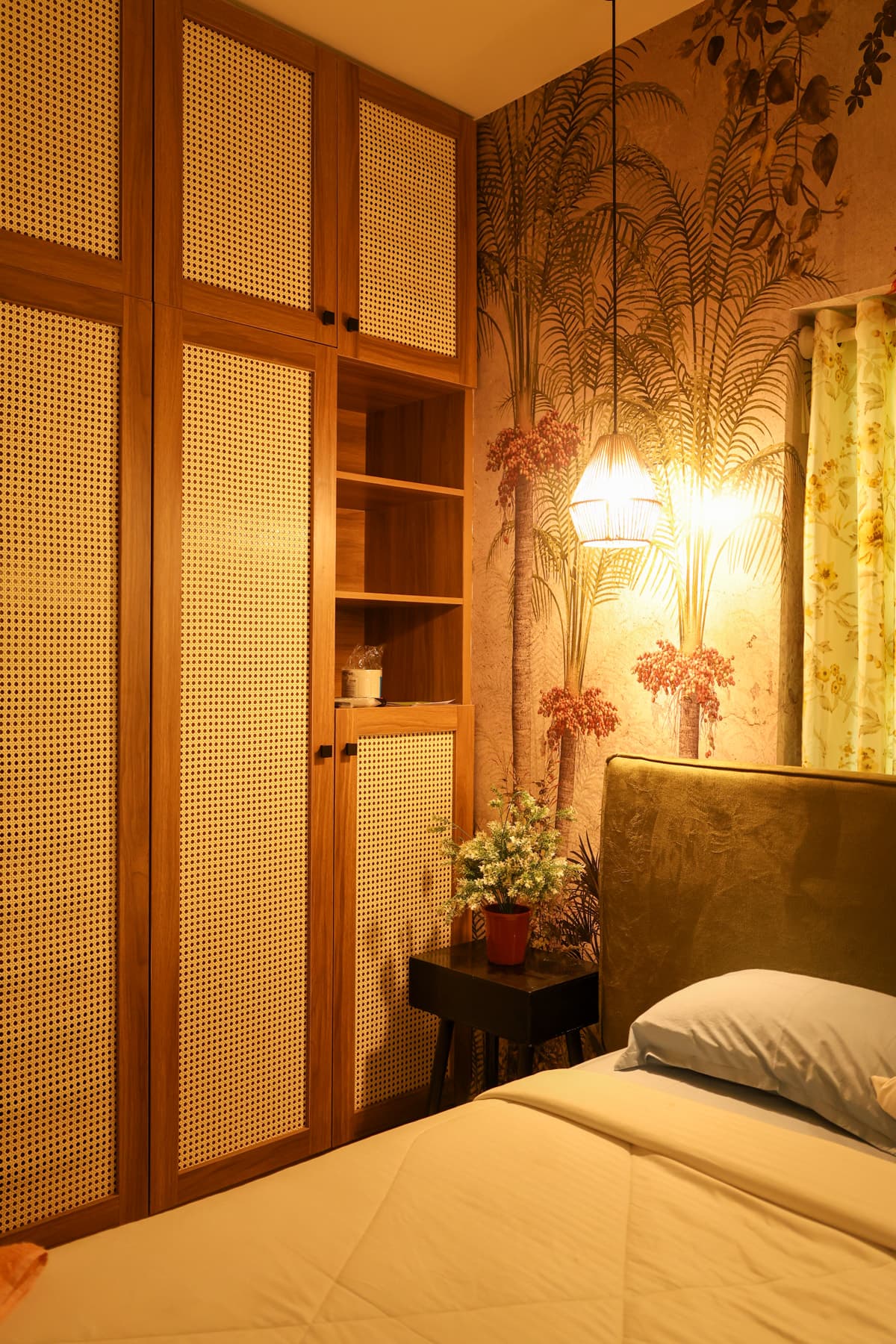 Premium Apartment 2 wardrobe and leaf wallpaper