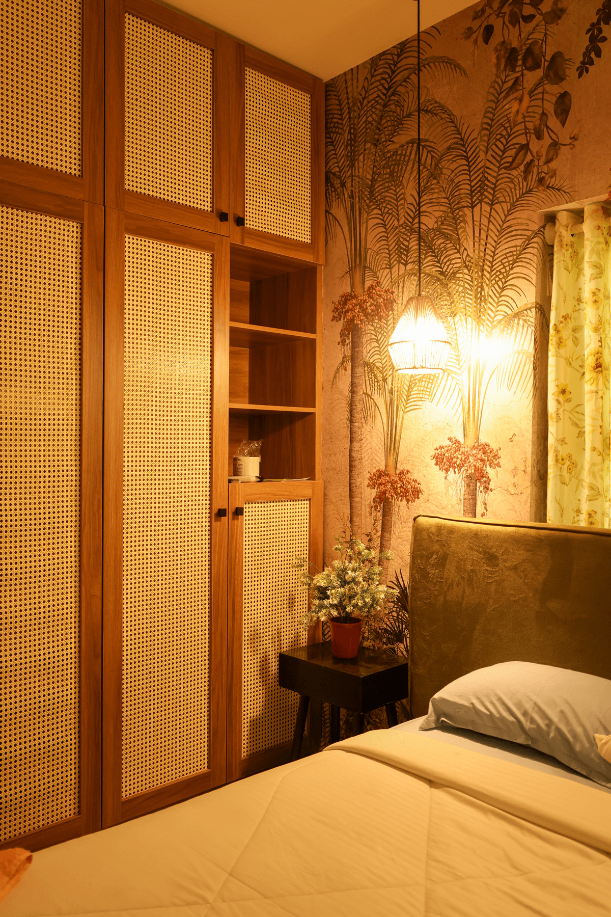 Premium Apartment 2 wardrobe and leaf wallpaper